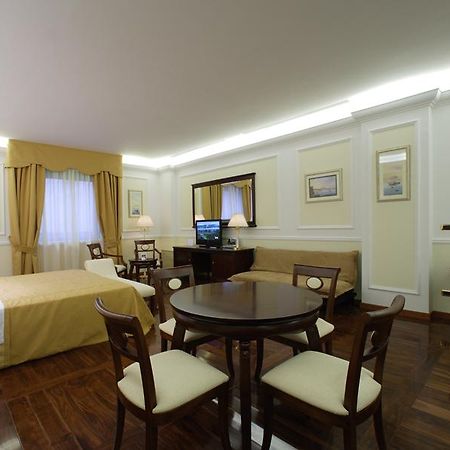 Tiberio Palace Hotel Naples Exterior photo